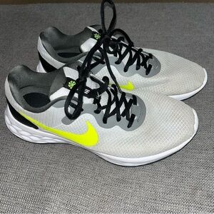 REVOLUTION 6 NEXT NATURE 'PURE PLATINUM VOLT' running shoes, size 8.5